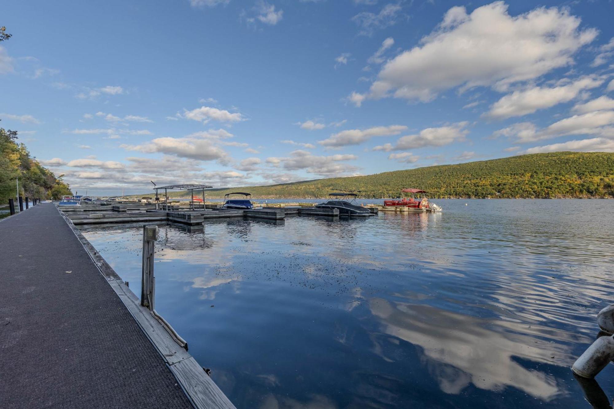 Canandaigua Lake Retreat With View And Private Beach Access, Foliage, Hike, And Ski Kültér fotó